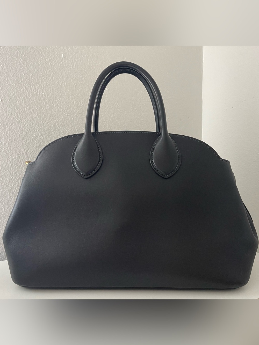 Coach Empire 35 in black glove tanned leather. - Picture 2 of 16
